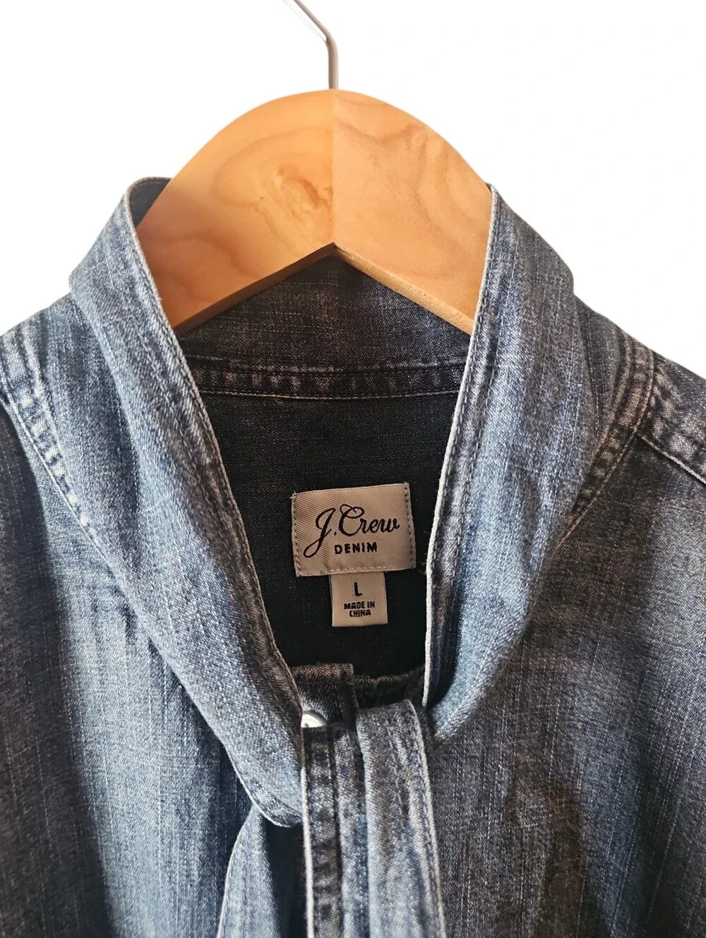 J. Crew Denim Classic-fit chambray bow shirt Sz Large Cotton Blue WT304
